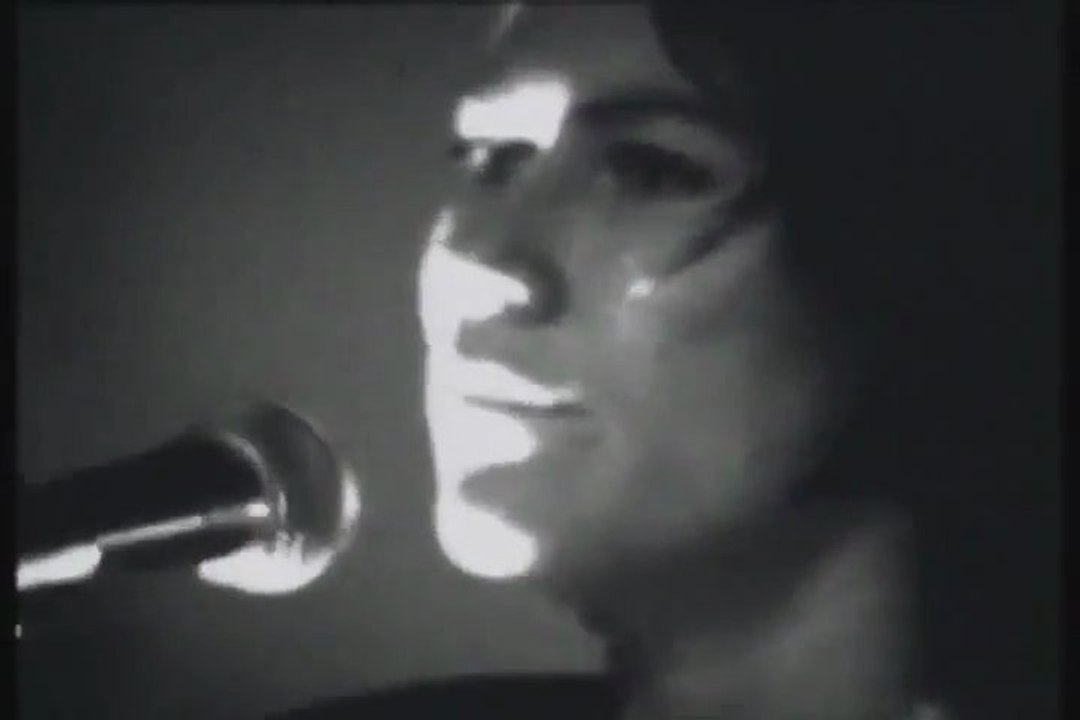 Pixies- Monkey Gone To Heaven (clip)