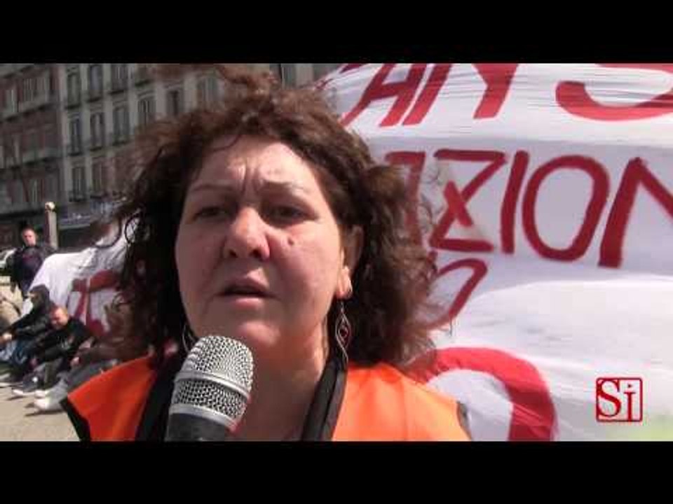 Napoli - I disoccupati bros ripuliscono la Villa Comunale (05.04.13)