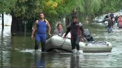 Argentina promises millions to flood victims