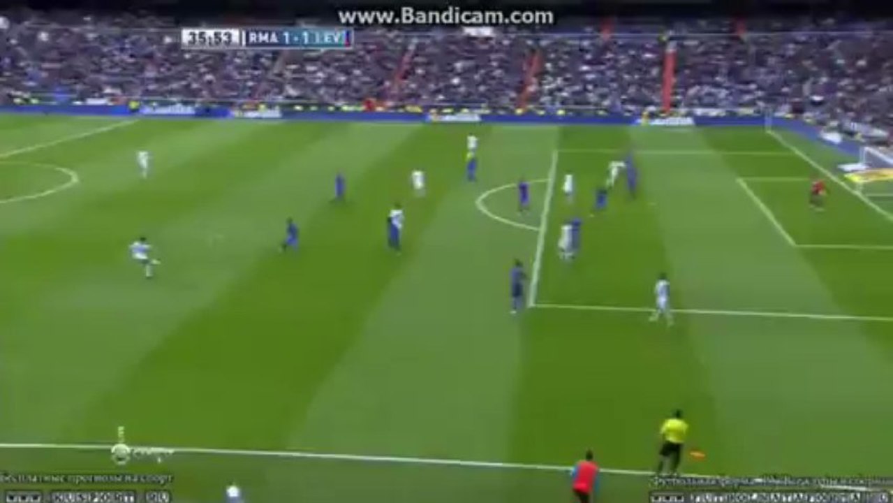 Gonzalo Higuain amazing volley goal Vs. Levante 06/04/2013