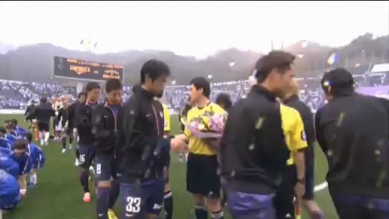 J. League: 25-Meter-Hammer von Tomisawa! Yokohama mit perfektem Saisonstart