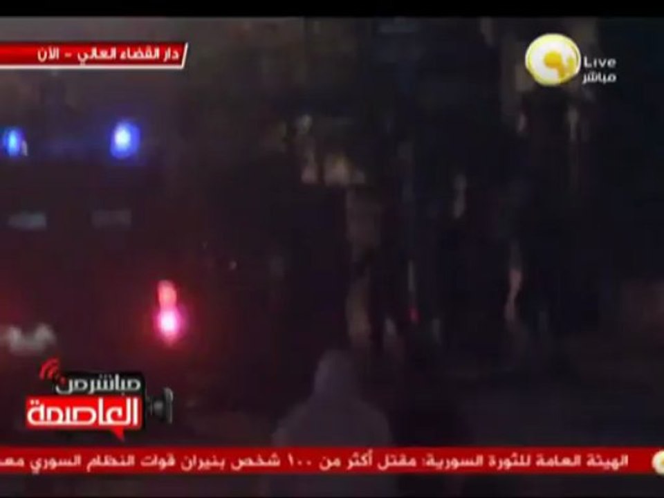 هتافات المتظاهرين الشعب يريد إسقاط النظام .. ارحل ارحل