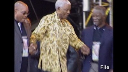 South Africans welcome Mandela's discharge from hospital