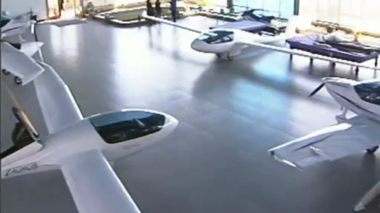 Airplane supermarket opens in Beijing