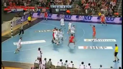 Kung fu Ivan Nincevic / Croatie-Hongrie / Qualifs Euro 2014