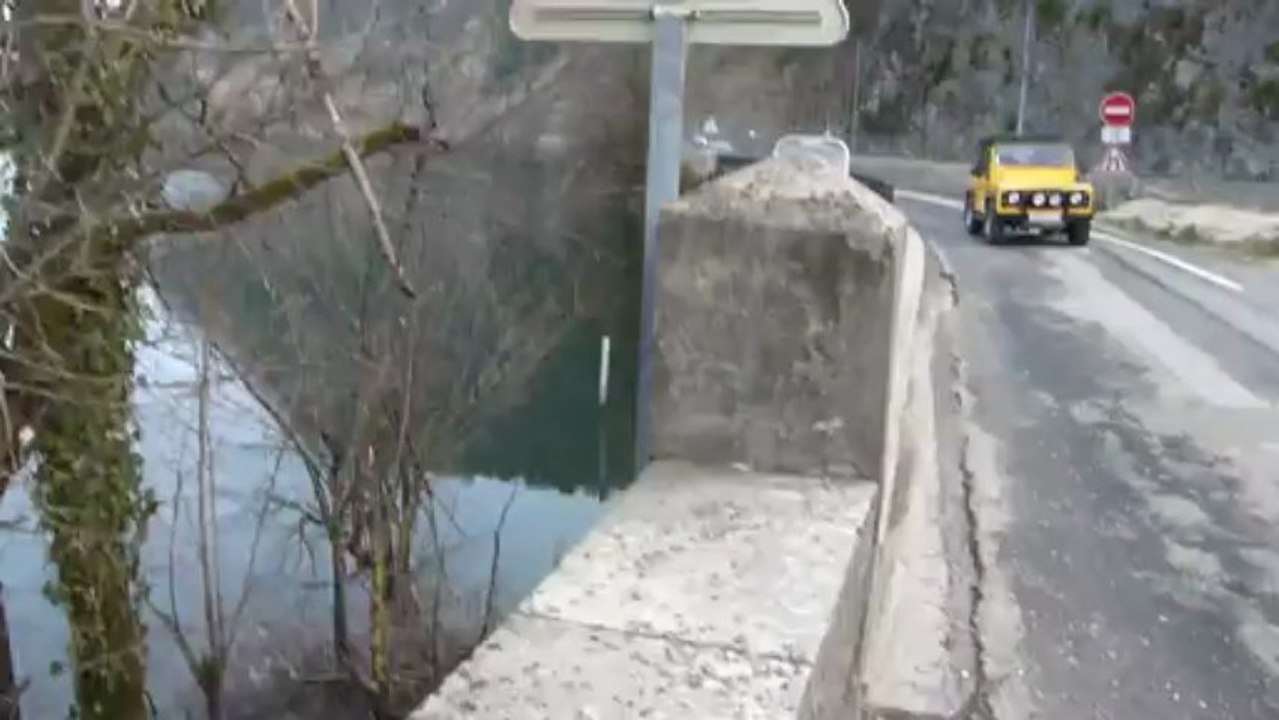 TGV au bord du Lac de Nantua