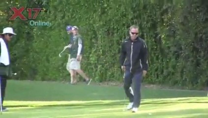 Kiefer Sutherland plays golf with Justin Timberlake
