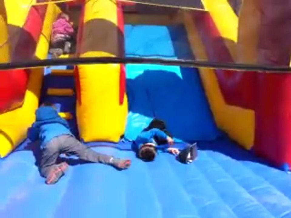 Mathys aime les jeux gonflables !