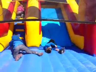 Mathys aime les jeux gonflables !