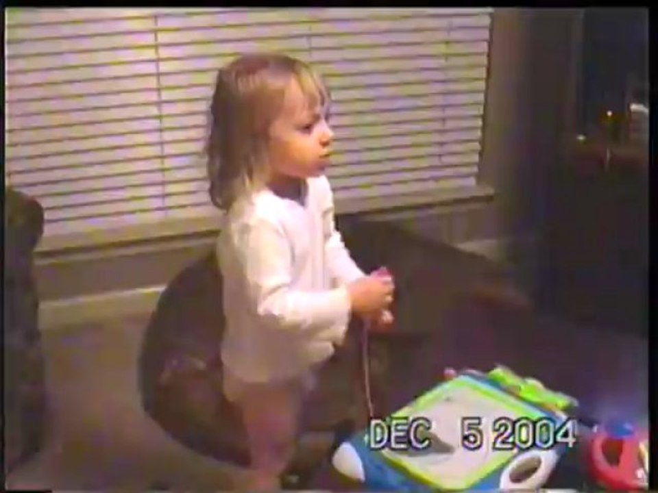 Ava Sings Dec 2004
