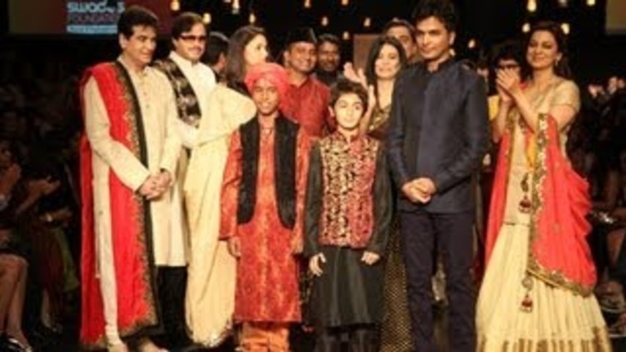 Vikram Phadnis's Swades Show @ Lakme Fashion Week | Jitendra, Juhi, Malaika, Arbaaz