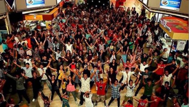 Mumbai Indians | Flash Mob @ Mumbai CST