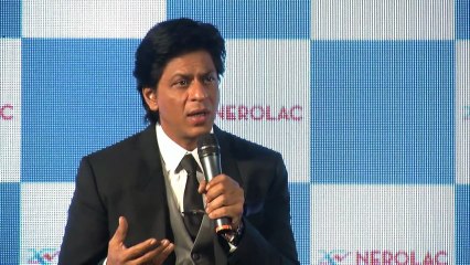 Deepika Padukone In Shahrukh Khan's Vanity Van?