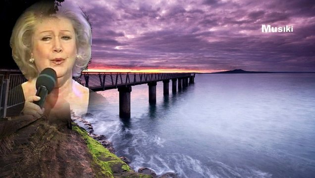 İnci Çayırlı ♫ Severim her güzeli senden eserdir diyerek.HD