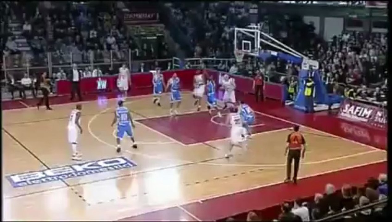 To καλάθι της χρονιάς στην Ιταλία (Ρέτζιο Εμίλια-Σάσαρι)