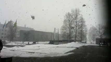 Snow in Helsinki - 8 avril 2013