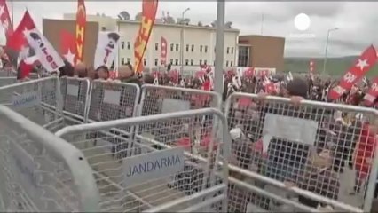 Turquía: retrasan hasta el jueves el juicio contra la...