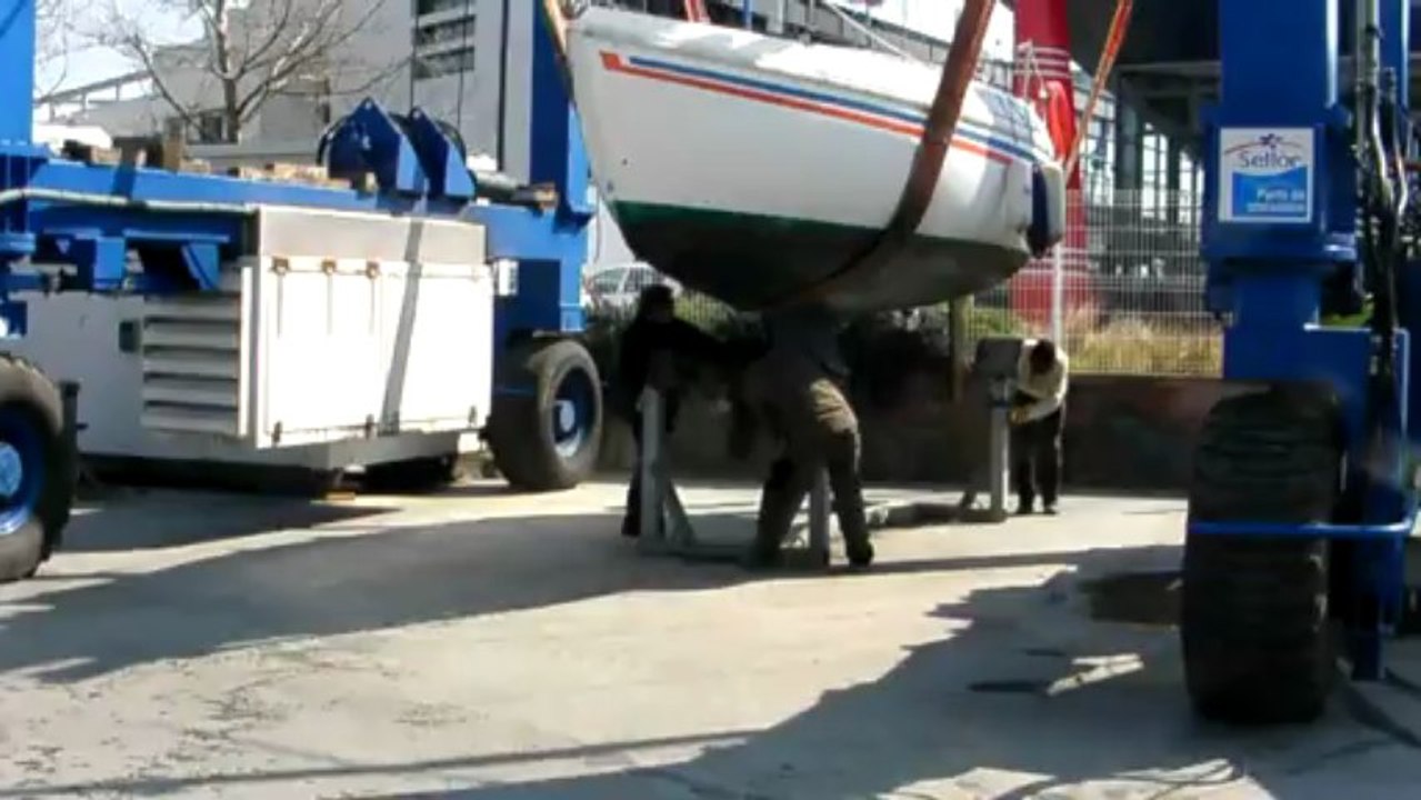 Carénage d'un voilier Brio à Lorient