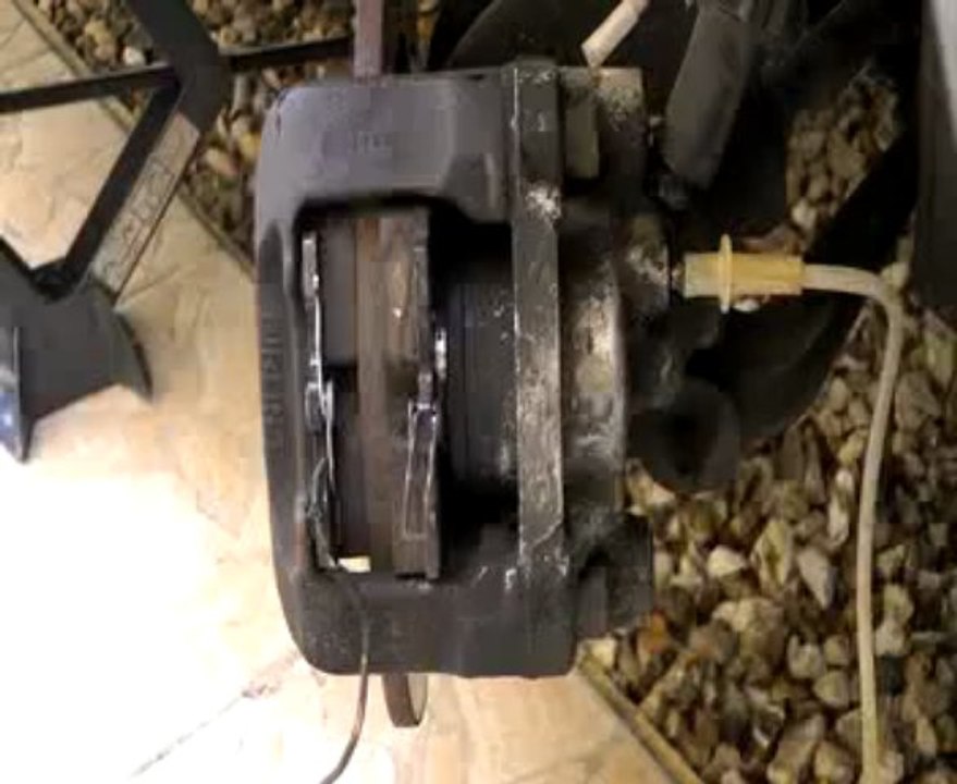 Changement des étriers de frein d'une peugeot 309