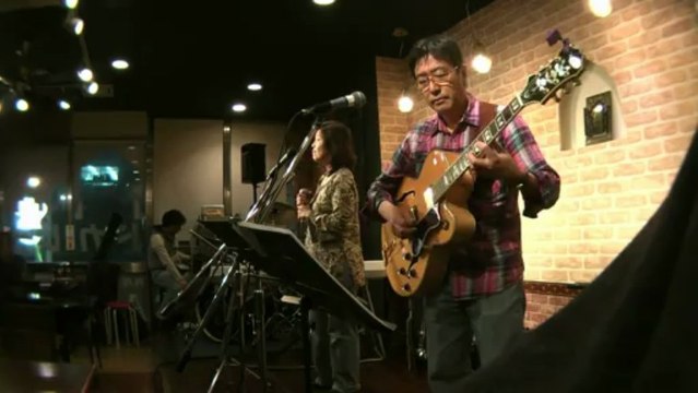 てくてくTV　ミューズの里主催　チャリティーライブ「がんばれ留学生」In新宿御苑PAPERAに行く 前半