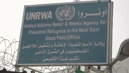 Palestinian refugees protest UN's Gaza aid suspension