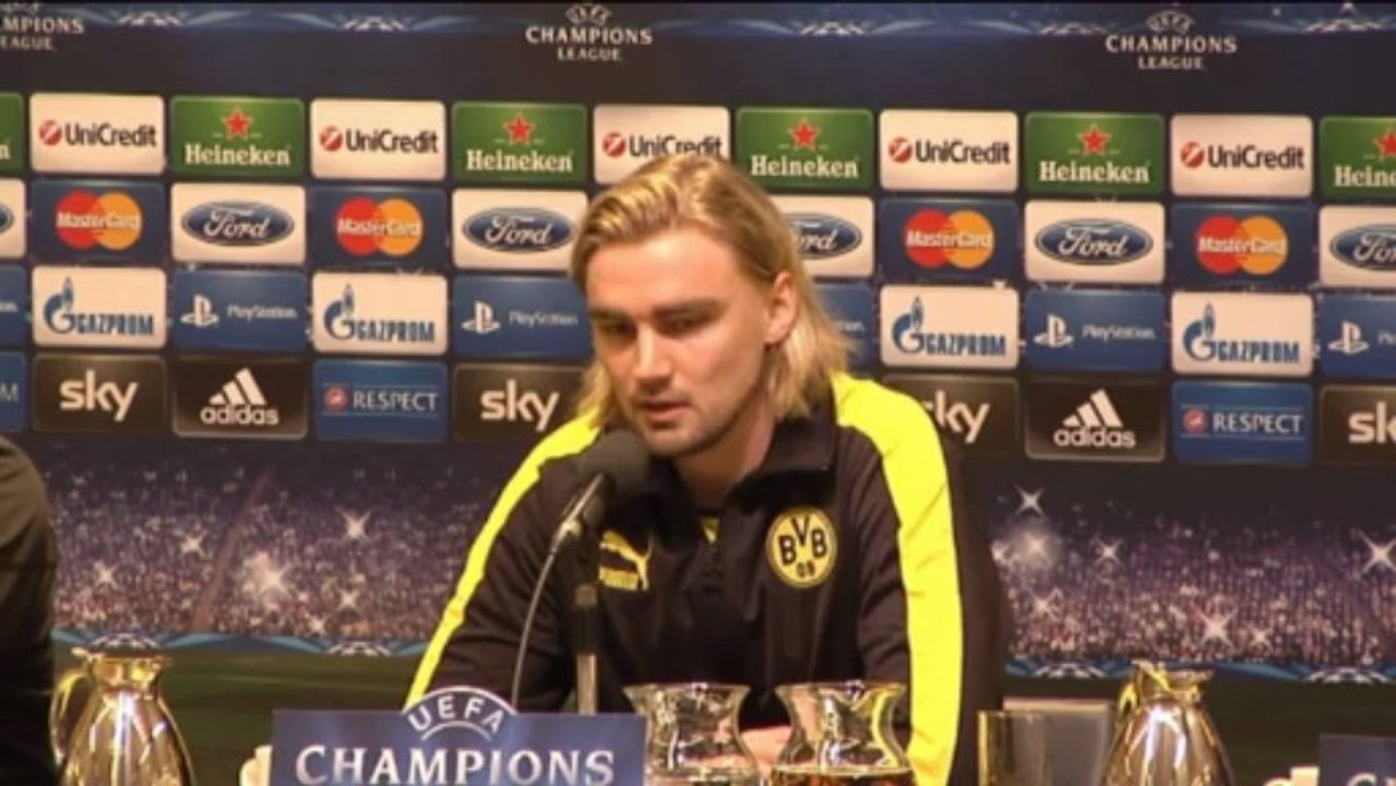 Klopp nimmt den Maskenmann auf den Arm