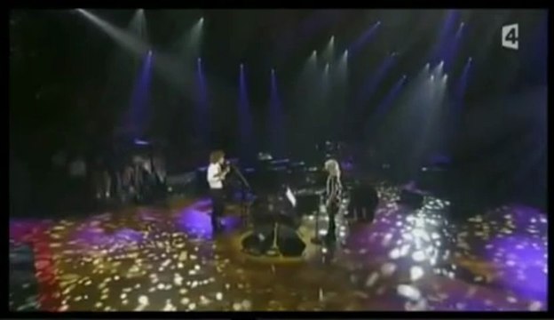 Julien Doré & Coeur de Pirate shred Umbrella