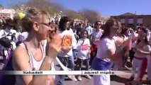 TV3 - Telenotícies - La festa hindú del Holi inunda Sabadell de colors