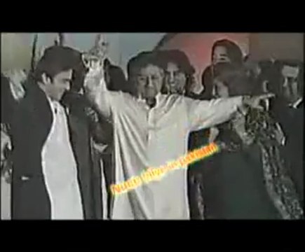 Pervez-Musharraf-Drunk Kanjar-Dancing Shame On People Of Pakistan What A choice Pig Musharraf Phir Daaku Zardari And MQM Tola Hawari Lakh Laanat