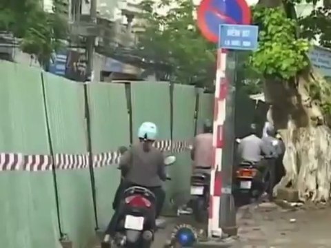 Saigon Dưới Mưa (Saigon 1007 Kiểu Ăn Chơi & Kiếm Tiền)