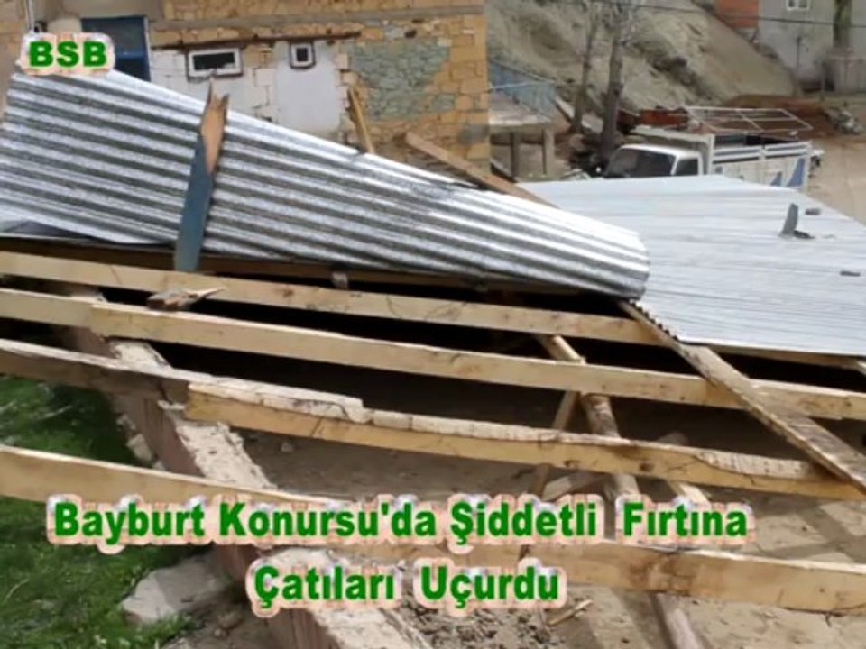 Bayburt Konursu'da Şiddetli Fırtına Çatıları Uçurdu