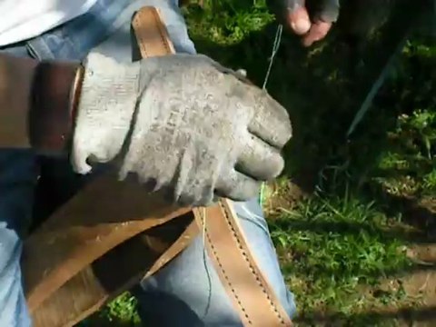 Couture sur Cuir au point sellier – © Philippe TAUZIA