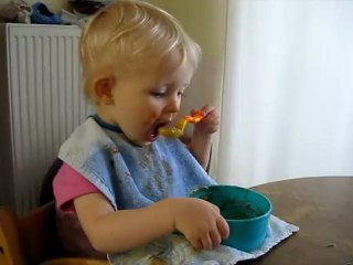 23/08/12 : fruits mixés mangés, seule