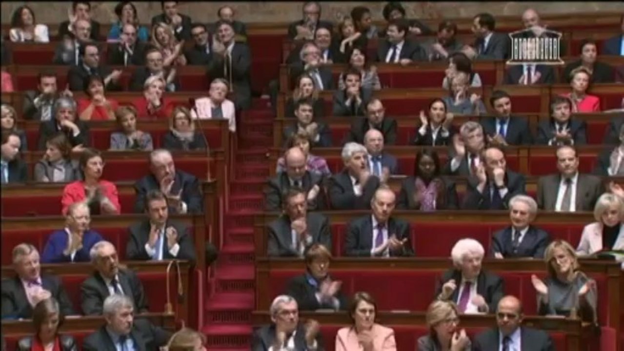 "Après la gauche caviar, la gauche Caïmans", attaque un député UMP