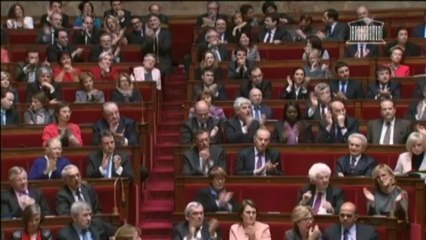"Après la gauche caviar, la gauche Caïmans", attaque un député UMP