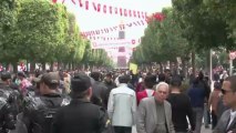 Tunisie: opposants et islamistes manifestent