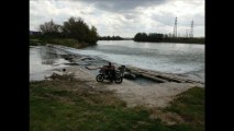 balade moto en riviere