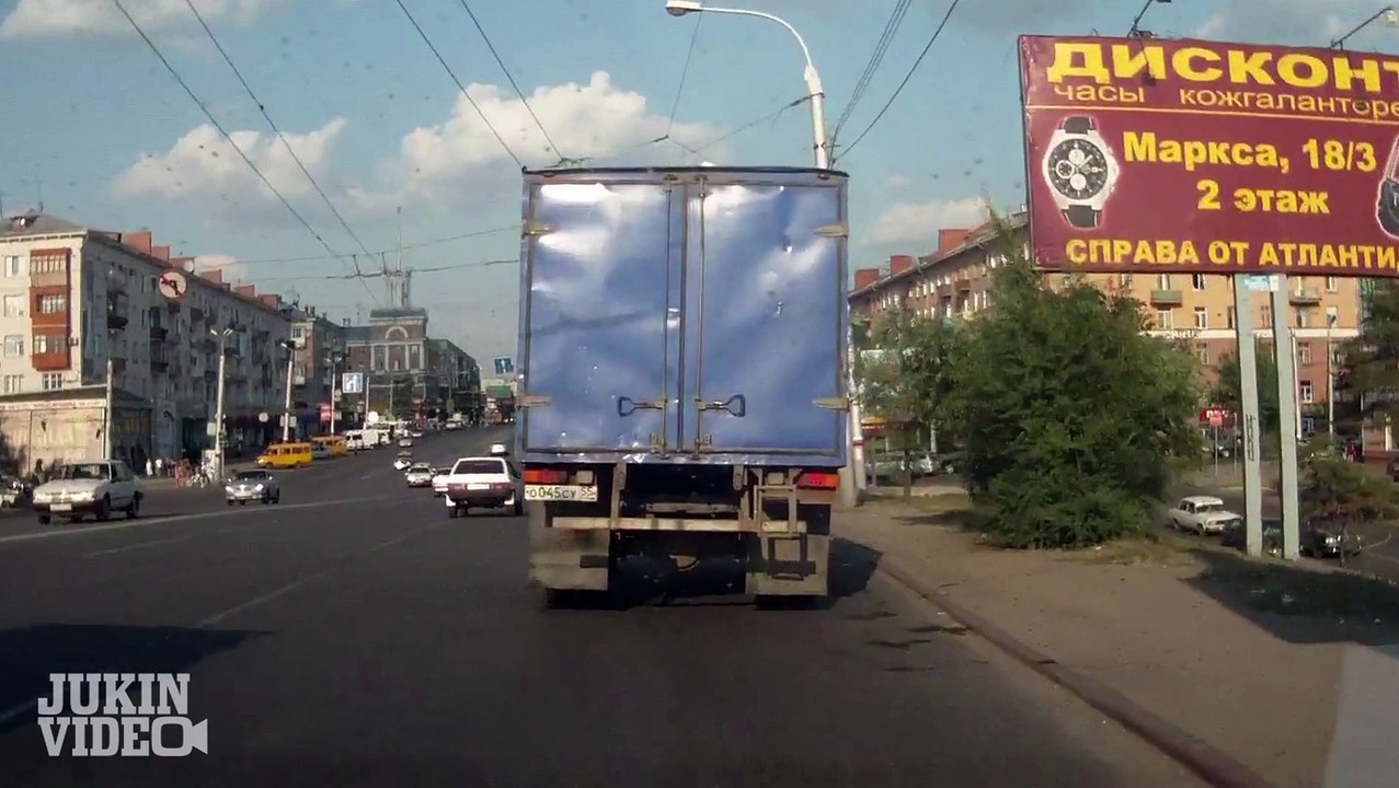 Clueless Driver Dashes Into Traffic