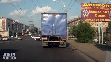 Clueless Driver Dashes Into Traffic