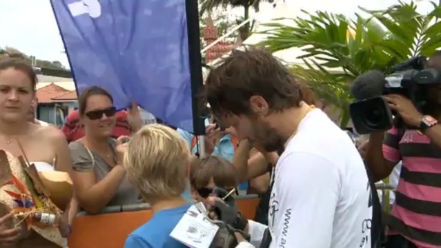 Raymond Saint - Louis -Augustin, Maire de Fort -de-France salue Arnaud Godart Philippe, skipper de Régates Sénonaises