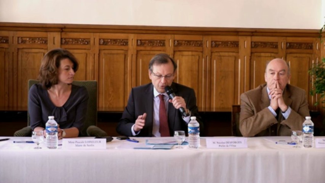 Nicolas Desforges Préfet de l'Oise pour le recrutement de 5 emplois d'avenir à Senlis