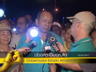 Plomovisión: Con linterna en mano caminan habitantes  del estado Amazonas por fallas eléctricas