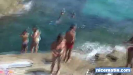 Un sanglier sort de la mer et fonce sur des vacanciers dans le Var