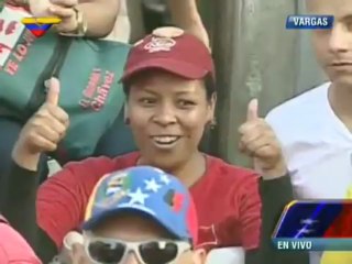 Maduro recibe Sombrero tejido con Pajarito de la victoria de Chávez