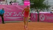 Jelena Petkovic sofre câimbra em quadra de tênis