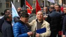 Napoli - Banche, la protesta dei vigilantes (09.04.13)