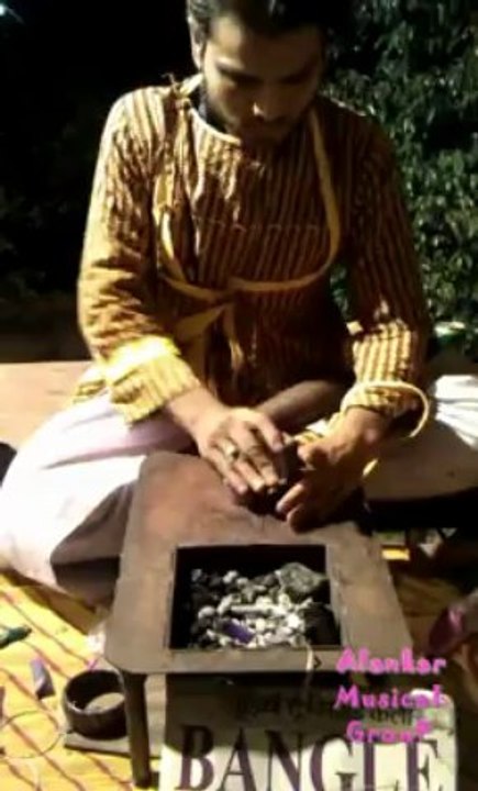 Artist Making Lakh Churi