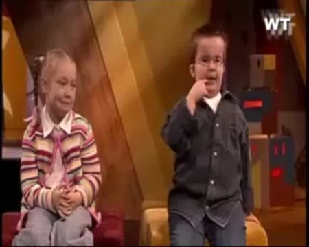 Deze jongen weet alles! Super Grappig!