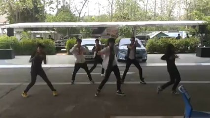 EXO K - MAMA + History + BTOB - WOW Cover by BlackBurnz @ TOYOTA Show