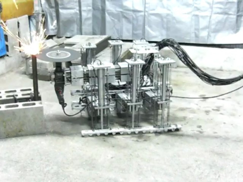 水圧軟体筋肉ロボット：P36：三足歩行：切断：サンポート